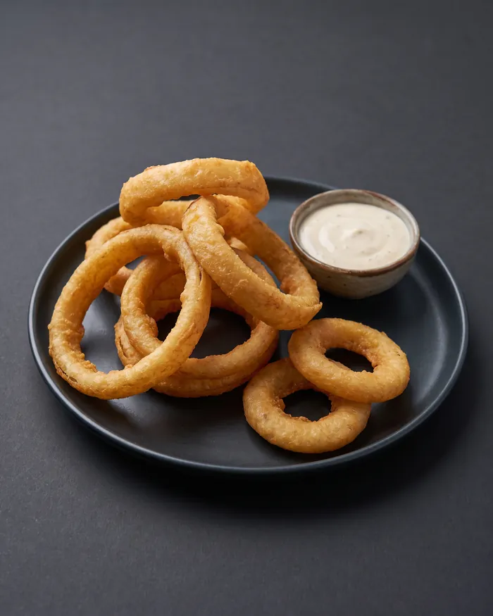 Onion rings crocantes com molho